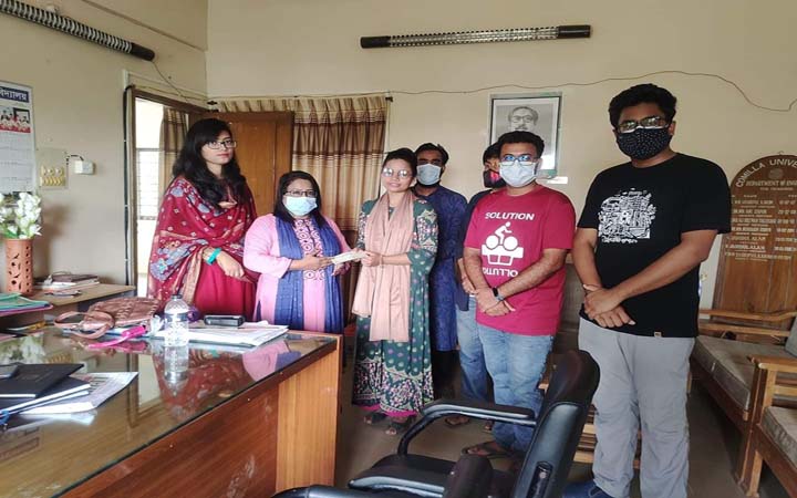 অন্তরের চিকিৎসায় কুবি থিয়েটারের অর্থ হস্তান্তর