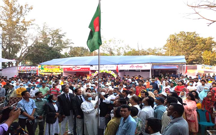 পাবনায় শুরু হয়েছে পক্ষকালব্যাপী বই মেলা