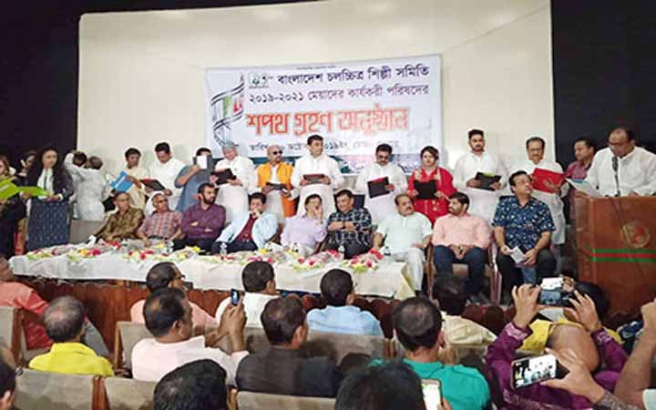 শপথ নিলেন শিল্পী সমিতির নেতারা