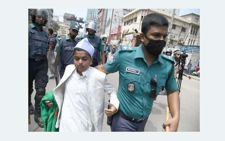 রাজধানীতে মোদিবিরোধী বিক্ষোভ থেকে ‘শিশুবক্তা’ রফিকুল আটক