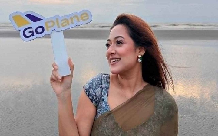 হঠাৎ সমুদ্র সৈকতে কী করছেন দীঘি