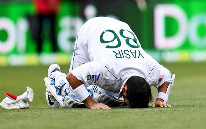 সেঞ্চুরির করে সেজদাবনত হলেন ইয়াসির