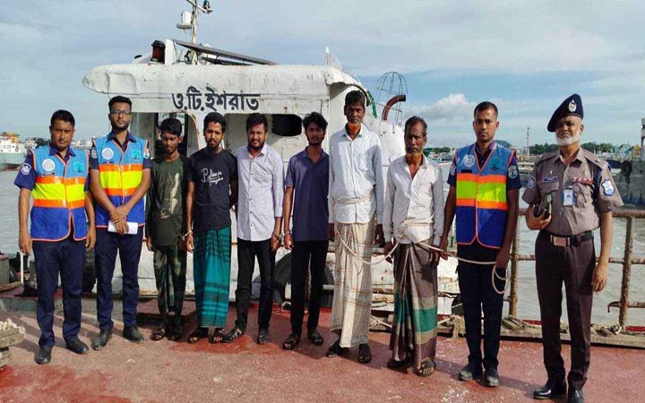 কর্ণফুলীতে ১২ হাজার ৭০০ লিটার চোরাই ডিজেল জব্দ, আটক ৬