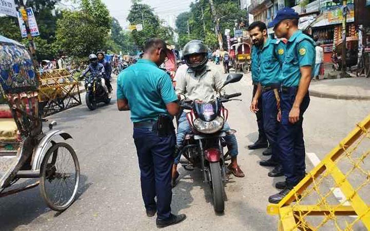 ট্রাফিক আইন লঙ্ঘনে ডিএমপির ১৩৫০ মামলা