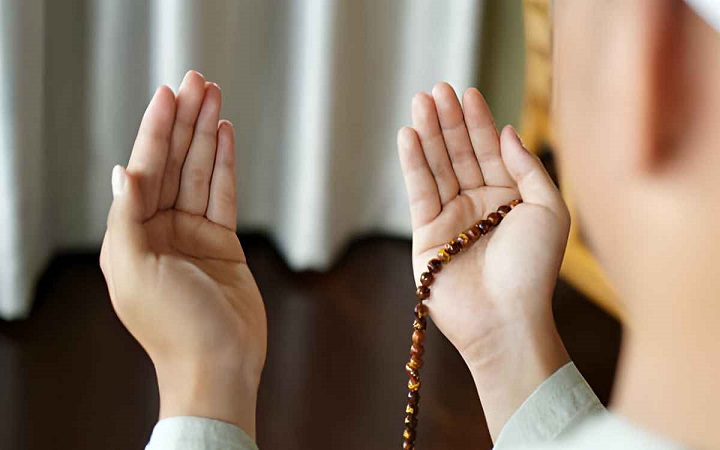 মৃত মা বাবার জন্য যেভাবে ইস্তেগফার করবেন