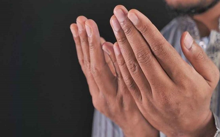 দোয়ার আগে ও পরে রাসুল (স.)-এর শেখানো আমল
