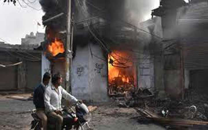 দিল্লিতে মুসলিমদের বাড়ি যেভাবে টার্গেট করে পুড়িয়ে দেয়া হয়