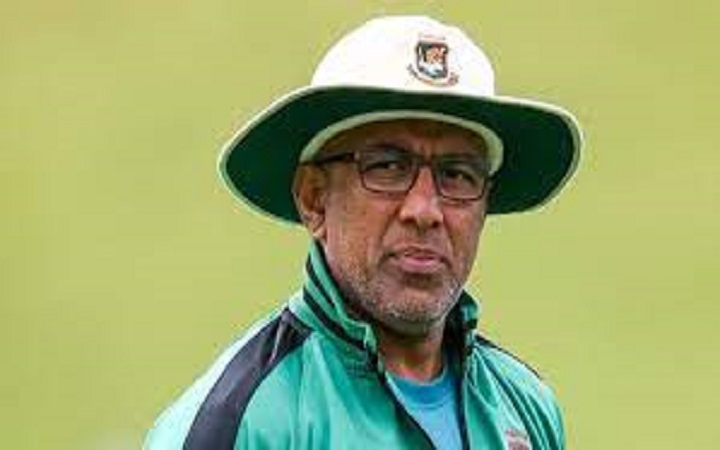 ছুটি কাটিয়ে দেশে ফিরেছেন হাথুরুসিংহে