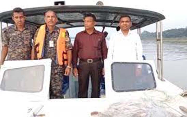 ঝালকাঠিতে নদীতে মৎস্য বিভাগের অভিযান
