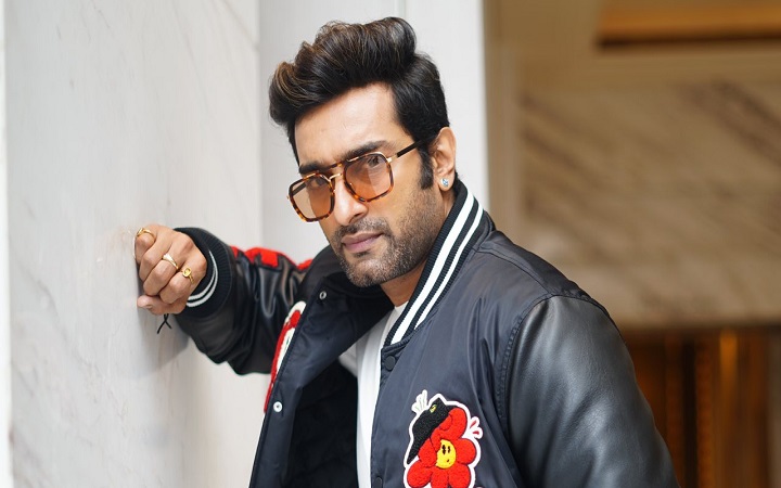 হাসপাতাল থেকে বাড়ি ফিরলেন জিতু