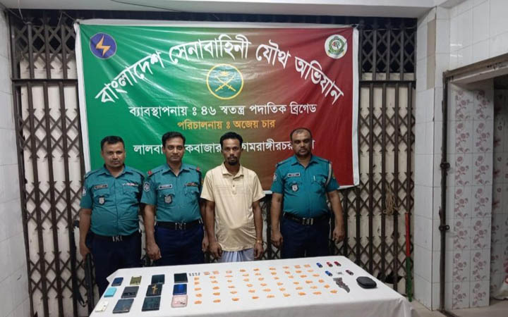 সেনা অভিযানে ইয়াবাসহ মাদক কারবারি গ্রেফতার