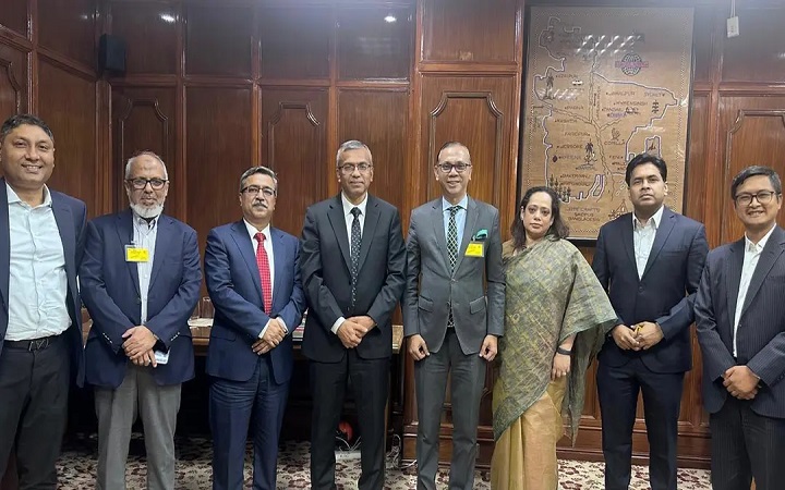 শেয়ারবাজারের উন্নয়নে গভর্নরের কাছে ডিএসইর একগুচ্ছ প্রস্তাব