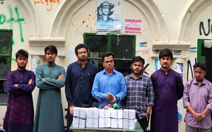 ঢাবিতে শিবিরের উদ্যোগে ডাকসুর গঠনতন্ত্র বিতরণ