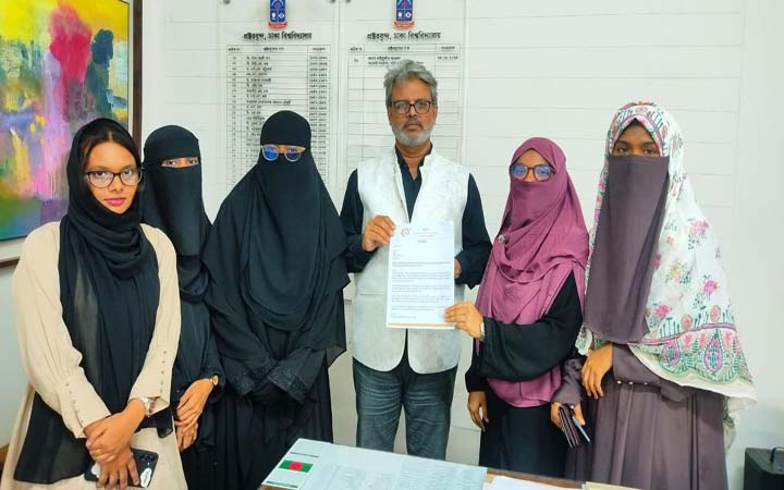 ঢাবির ছাত্রী কমনরুমে নারী শিক্ষার্থীদের পার্টটাইম কর্মসংস্থানের দাবি