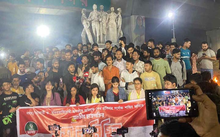 হাসিনার সর্বোচ্চ শাস্তির দাবিতে ঢাবিতে ছাত্রশক্তির মশাল মিছিল