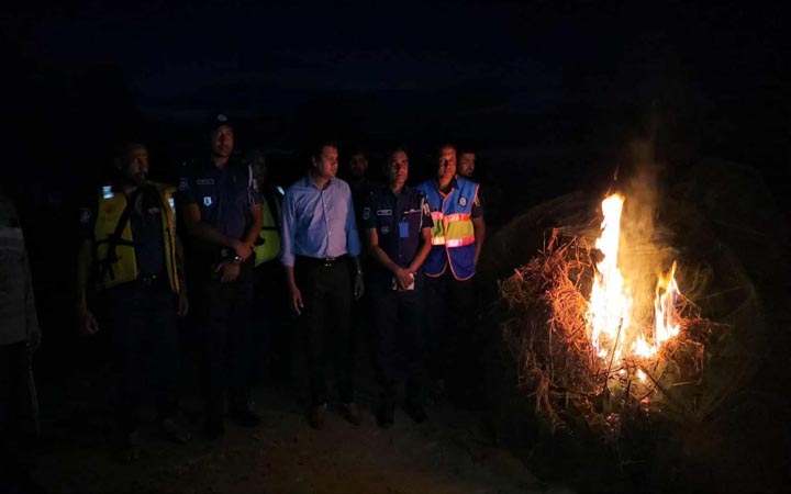 পদ্মায় নৌ পুলিশের অভিযানে বিপুল পরিমাণ অবৈধ জাল জব্দ