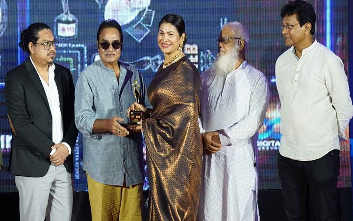 শ্রেষ্ঠ পরিচালক হলেন নাজনীন হাসান খান