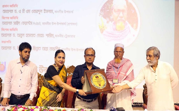 ৭৫ বছর বয়সে বিএ পাস করলেন সাদেক আলী, সংবর্ধনা দিল বাউবি