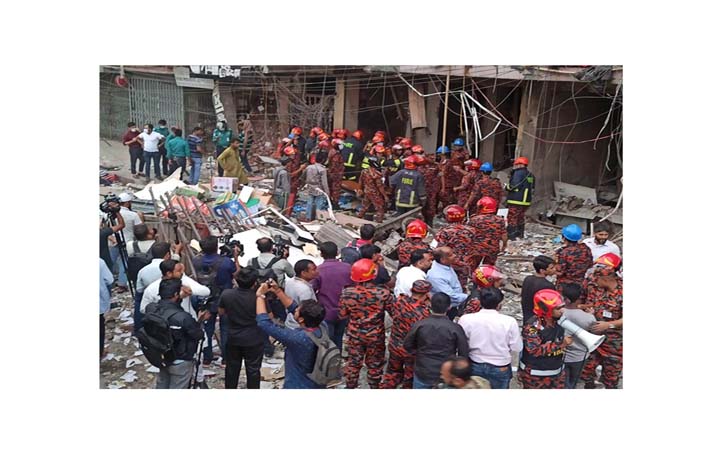 গুলিস্তানে বিস্ফোরণ : রক্তদাতাদের ঢাকা মেডিকেলে যাওয়ার আহ্বান