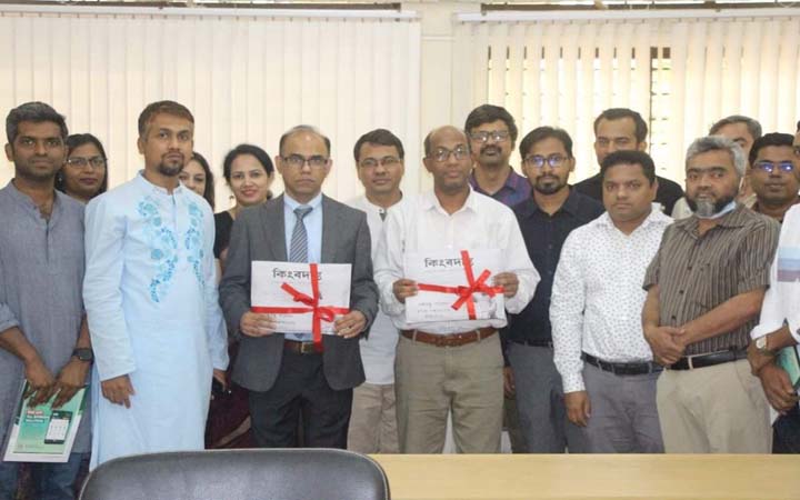 কুবিতে ‘কিংবদন্তি’র মোড়ক উন্মোচন