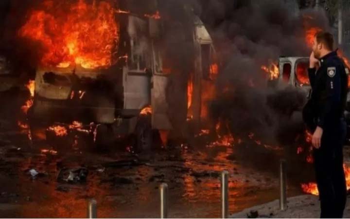 কিয়েভে দফায় দফায় হামলা, আট বেসামরিক ব্যক্তি নিহত
