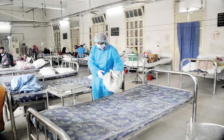 দেশে ৩২৪ চিকিৎসক করোনাভাইরাসে আক্রান্ত : বিডিএফ