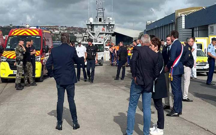 ইংলিশ চ্যানেলে নৌকাডুবে ১২ অভিবাসনপ্রত্যাশীর মৃত্যু