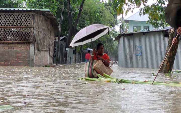 পশ্চিমবঙ্গ : বৃষ্টিতে বিপর্যস্ত দার্জিলিং, জলপাইগুড়িতে বন্যা