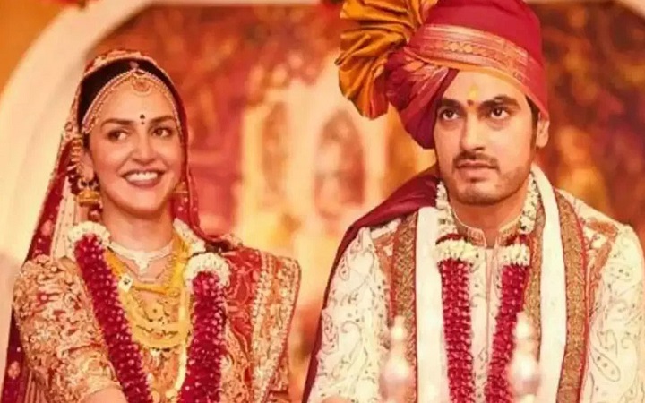 ১২ বছরের সংসার ভাঙল এষা দেওলের