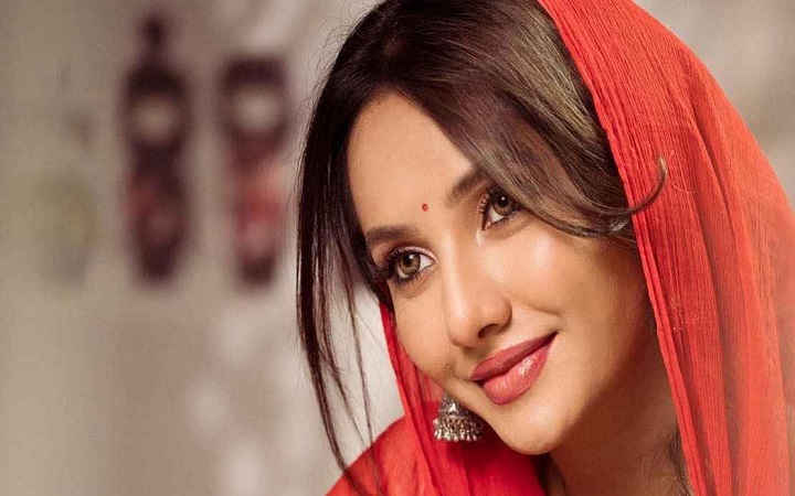 নামাজে বসলেই চোখের সামনে মক্কা-মদিনা ভেসে ওঠে: ফারিণ খান