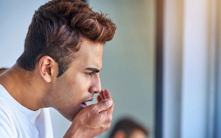 মুখের দুর্গন্ধ হতে পারে ফ্যাটি লিভারের লক্ষণ