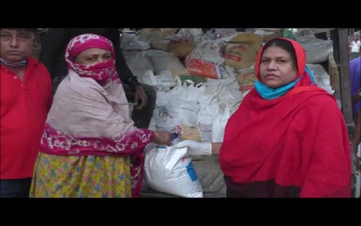 যশোর মনিরামপুরে অসহায় দুঃস্থ মানুষের মাঝে খাদ্যসমগ্রী বিতরন