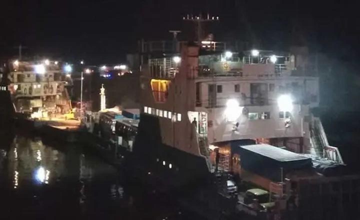সোয়া ঘণ্টা পর দৌলত‌দিয়া-পাটু‌রিয়ায় ফে‌রি চলাচল শুরু