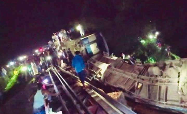 কুলাউড়ায় ভয়াবহ ট্রেন  দুর্ঘটনা  : নিহতের সংখ্যা বাড়ছে