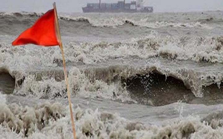 সমুদ্রবন্দরে ৪ নম্বর হুঁশিয়ারি সঙ্কেত