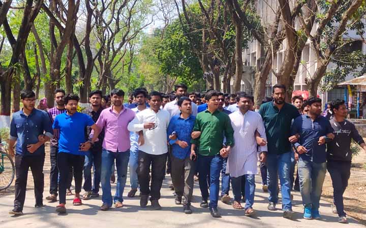 ইবি ছাত্রলীগ সম্পাদকের ছাত্রত্ব বাতিল দাবি কর্মীদের