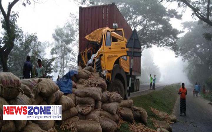 তাড়াশে ট্রাক ও কাভার্ড ভ্যানের মুখোমুখি সংঘর্ষে দুই চালক নিহত