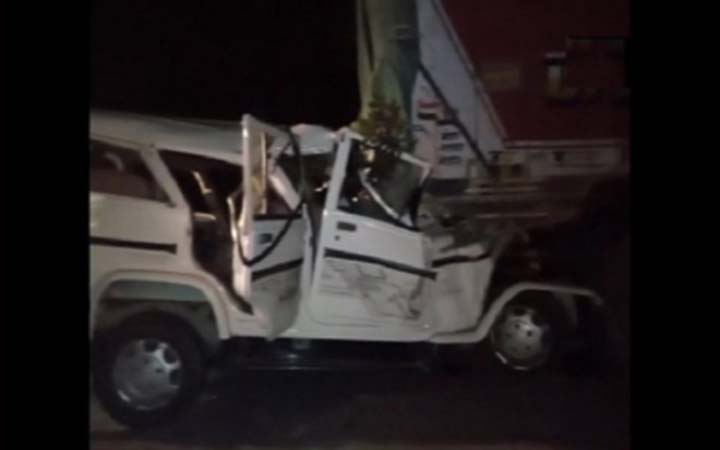 বিয়ে বাড়ি থেকে ফেরা গাড়ির ওপর উলটে পড়ল লরি, মৃত ৮