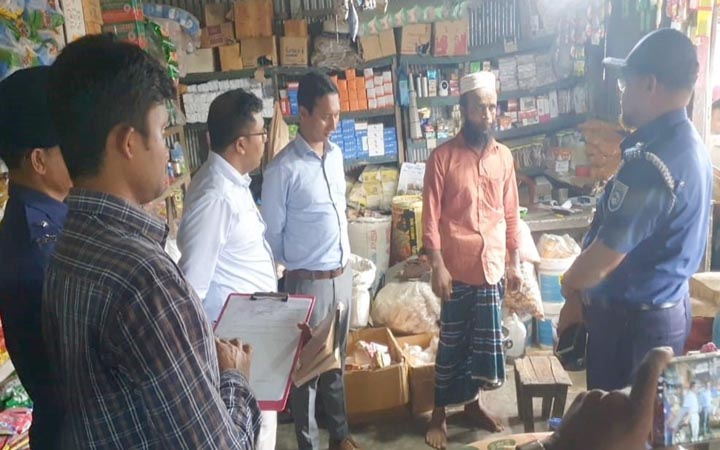 বেশি দামে সার বিক্রির দায়ে সাব-ডিলারকে জরিমানা