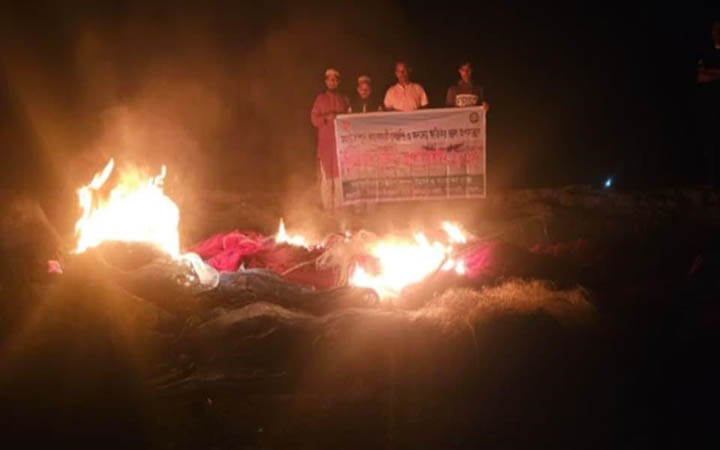 বরগুনায় ৪০ লাখ টাকার অবৈধ জাল পুড়িয়ে ধ্বংস