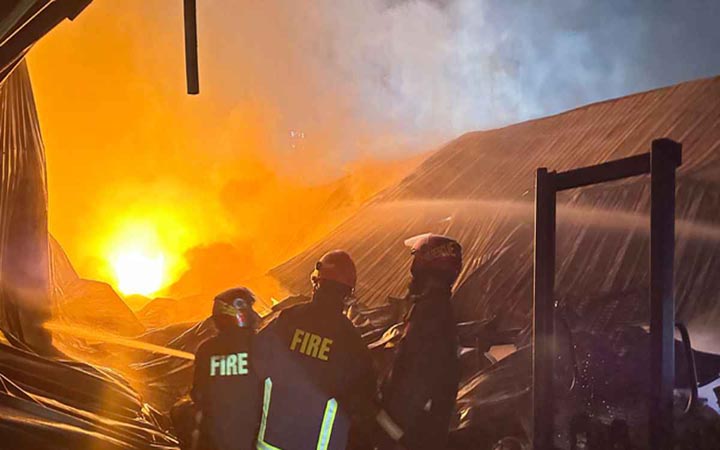 টিকাটুলিতে কেমিক্যাল গোডাউনে আগুন, নিয়ন্ত্রণে ৭ ইউনিট