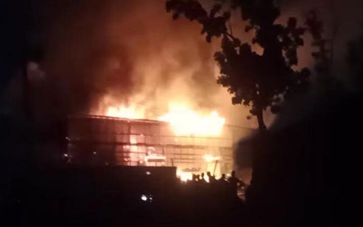 রূপগঞ্জে ঝুটের গোডাউনে ভয়াবহ অগ্নিকাণ্ড