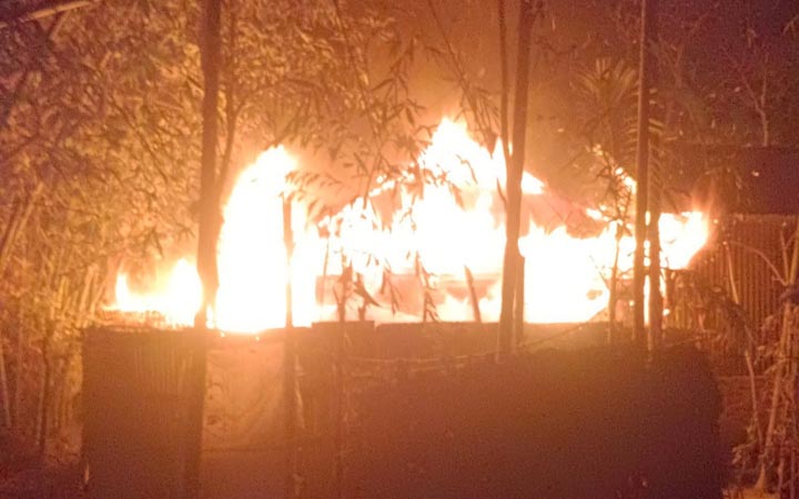 কুড়িগ্রামে ভয়াবহ অগ্নিকাণ্ডে ১২ বসত ঘর পুড়ে ছাই