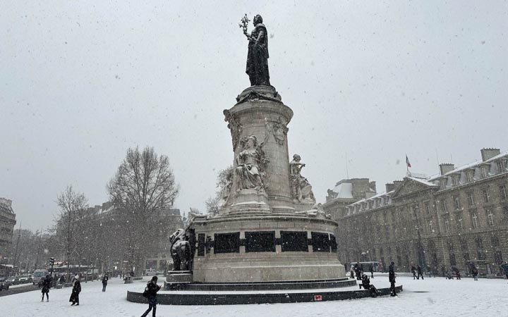 প্যারিসে ভারী তুষারপাত অব্যাহত, দুই দিনের সতর্কতা জারি