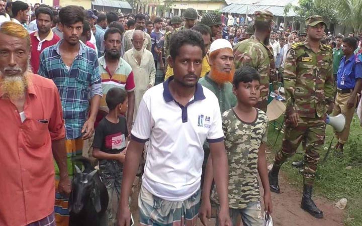 গোবিন্দগঞ্জে স্কুলমাঠে পশুর হাট উচ্ছেদ করল প্রশাসন