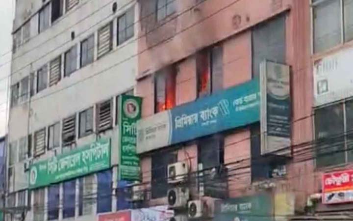 গাজীপুরে কারখানার গুদামে লাগা আগুন নিয়ন্ত্রণে