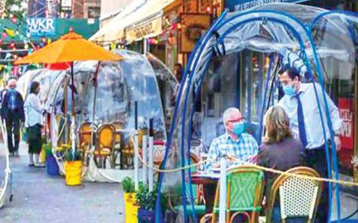 নিউ ইয়র্কে নজর কাড়ছে ‘স্পেস বাবল’