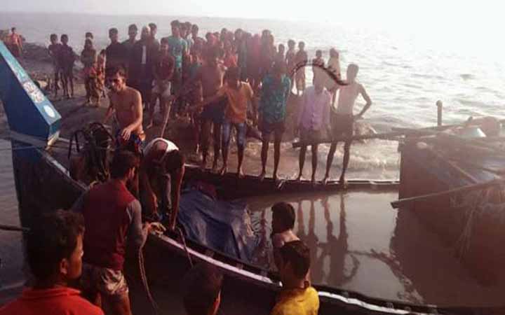 মেঘনায় বরবাহী ট্রলারডুবি, নববধূসহ ৭ জনের লাশ উদ্ধার
