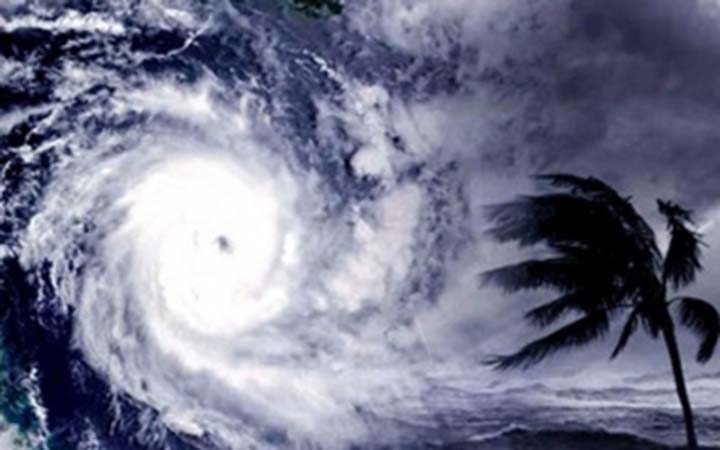 ঘণ্টায় ২৫০ কিলোমিটার গতিতে ধেয়ে আসছে সুপার সাইক্লোন