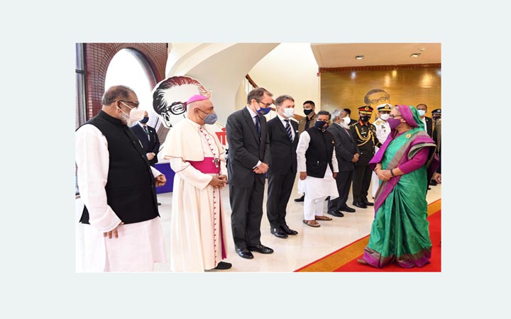 কপ-২৬ সম্মেলনে যোগ দিতে প্রধানমন্ত্রীর ঢাকা ত্যাগ